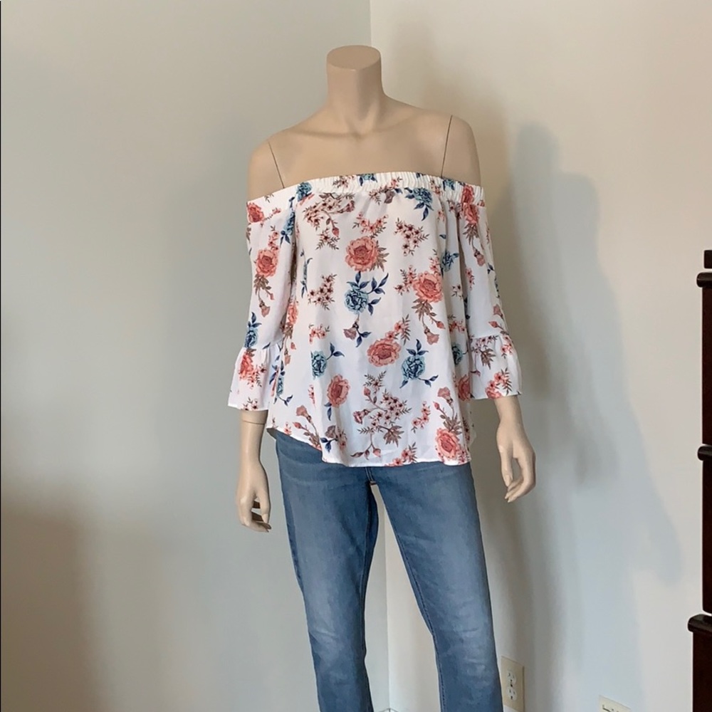 💞3for40💞Off the shoulder floral print blouse